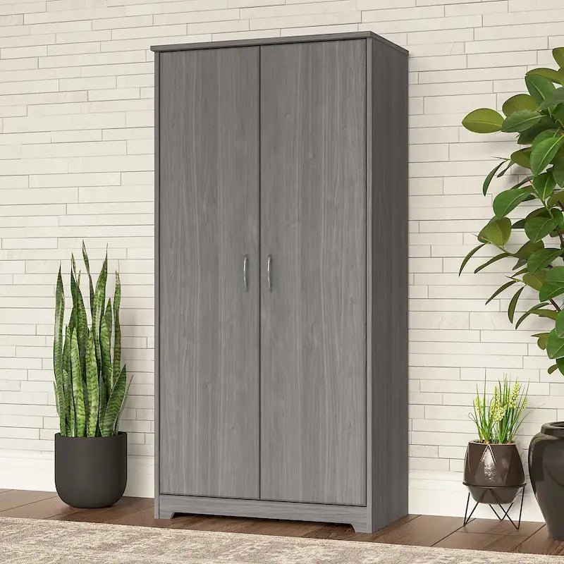 Armoire haute de rangement Cabot avec portes par Bush Furniture