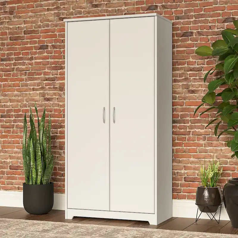 Armoire haute de rangement Cabot avec portes par Bush Furniture