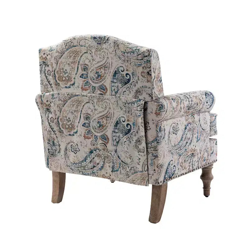 Fauteuil rembourré en bois avec motif floral, accoudoirs à panneaux et dossier en forme de bosse de chameau.