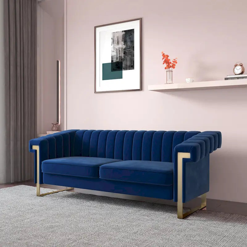 Canapé Chesterfield traditionnel en velours capitonné avec pieds dorés
