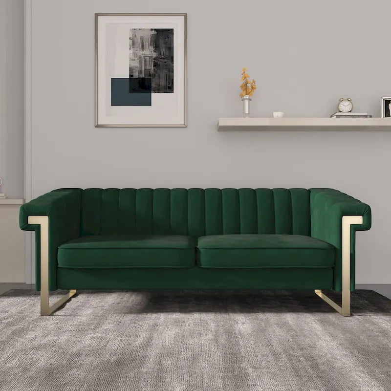 Canapé Chesterfield traditionnel en velours capitonné avec pieds dorés