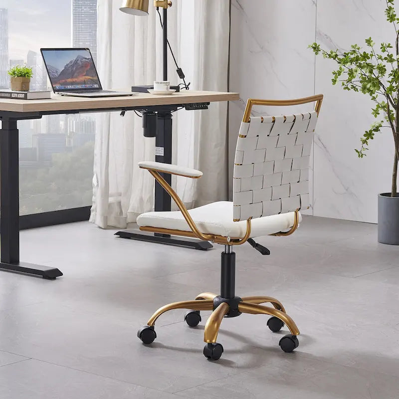 Chaise de bureau mi-hauteur en cuir doré