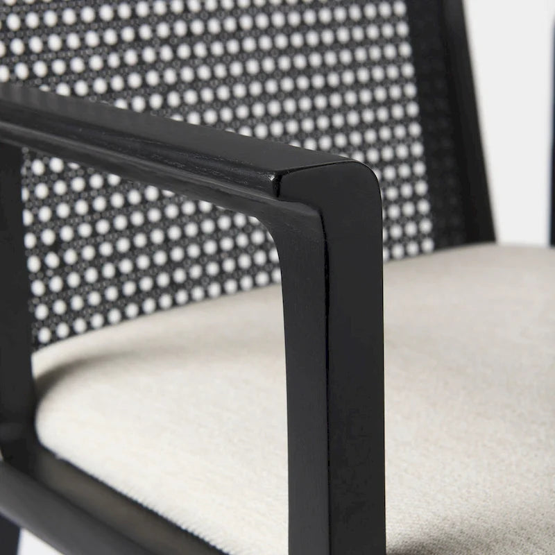 Chaise de salle à manger en bois massif avec assise en tissu crème et dossier en rotin