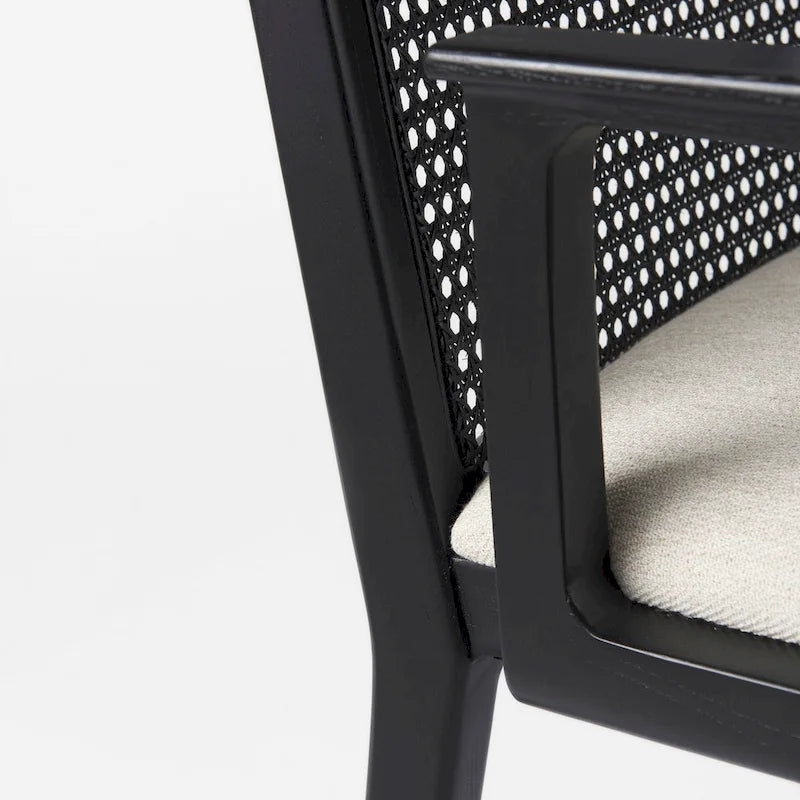 Chaise de salle à manger en bois massif avec assise en tissu crème et dossier en rotin