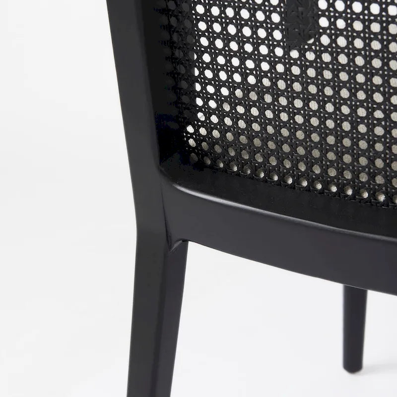 Chaise de salle à manger en bois massif avec assise en tissu crème et dossier en rotin